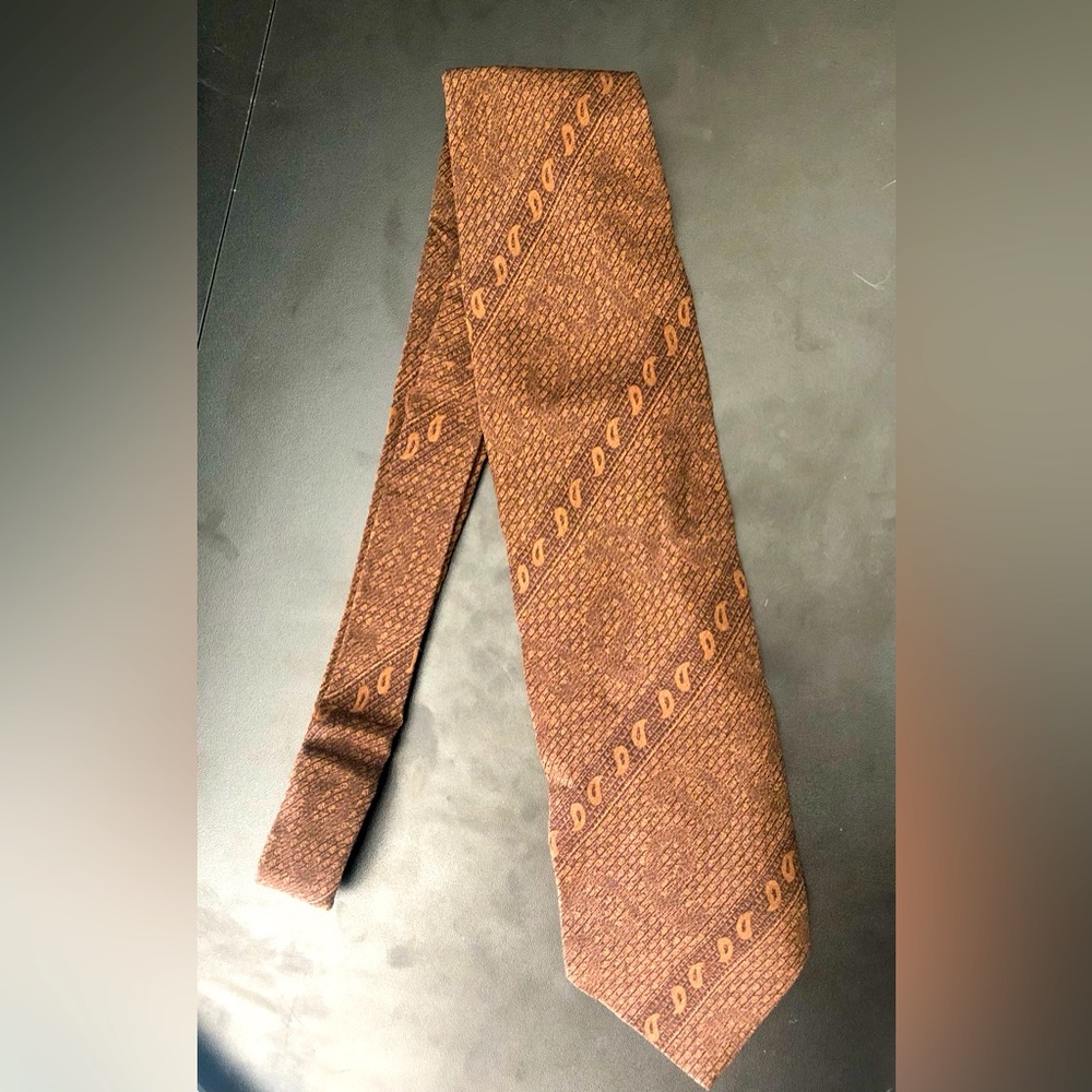 Giorgio Armani Brown Paisley Jacquard Silk Tie Designer